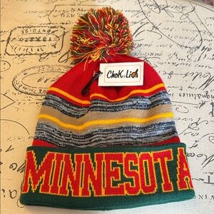 ChoKoLids NWT Minnesota Knitted Beanie Pom Pom Knit Winter Sports Fan Hat 🧶